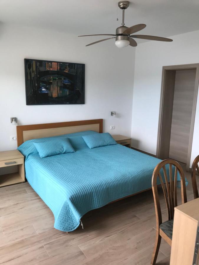 Apartment Marika マリ・ロシニュ エクステリア 写真