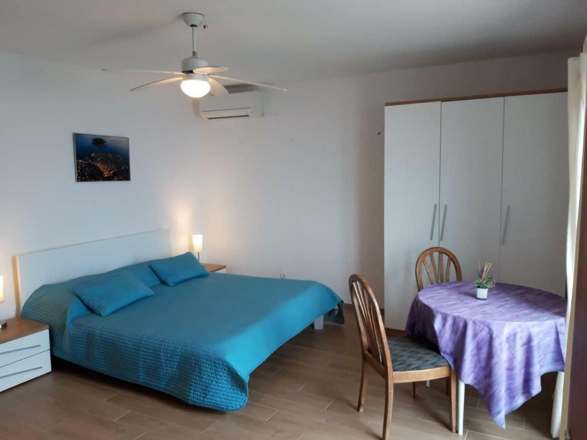 Apartment Marika マリ・ロシニュ エクステリア 写真